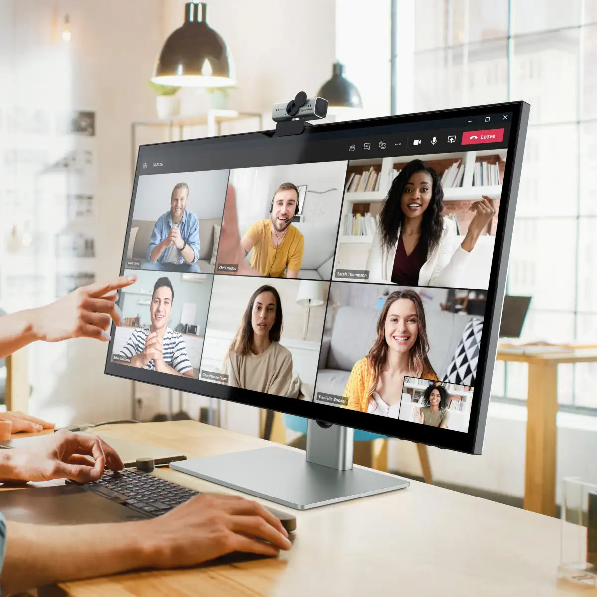 CLARITY 27" UHD 4K Monitor + Iris Webcam A09